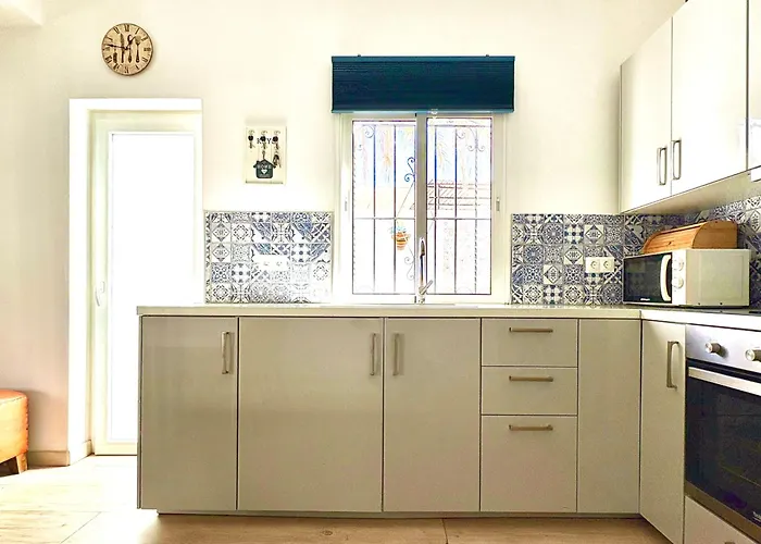 Town House With Patio In Quiet Residential Area 10 Min From Beach