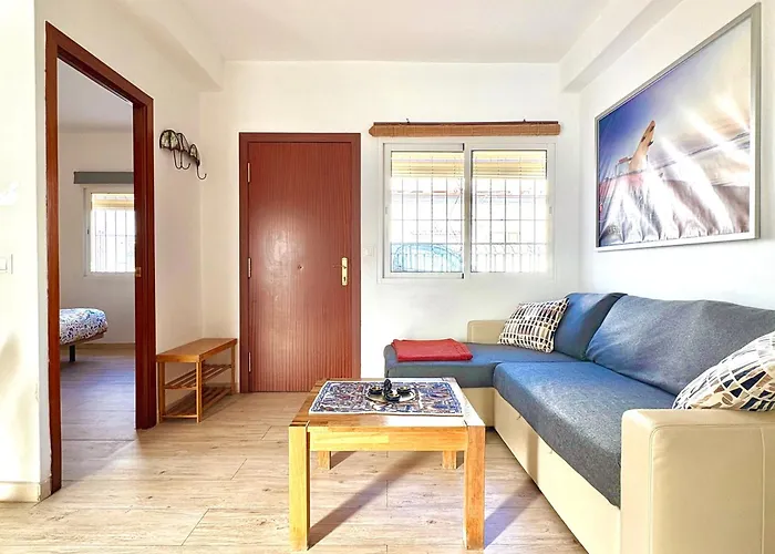 Town House With Patio In Quiet Residential Area 10 Min From Beach